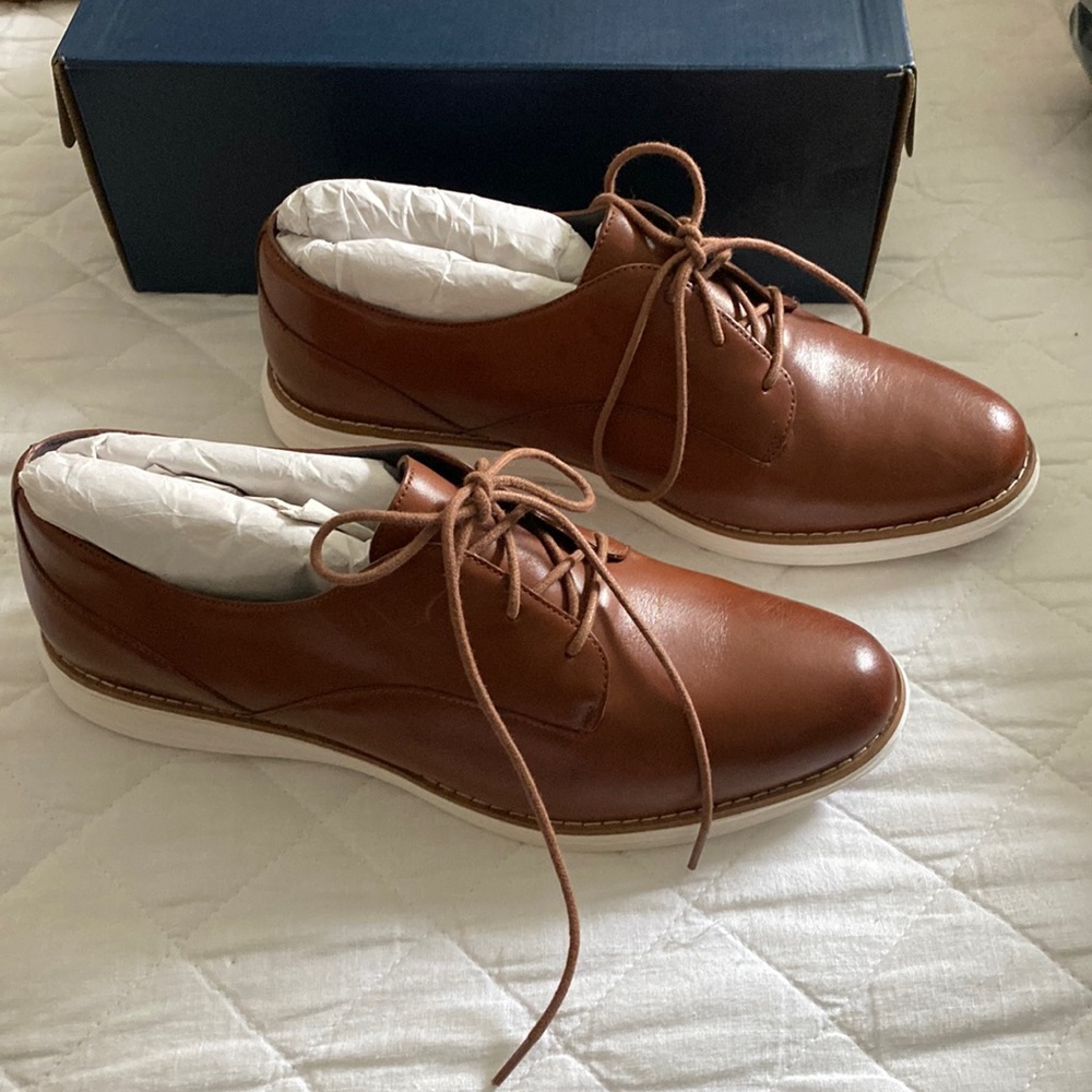 Brand new never worn w/ box cole haan original Woodbury leather lace up-